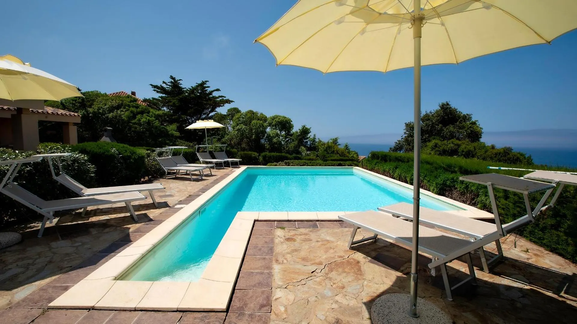 Uno Spazio Di Verde Incontaminato Con Piscina Costa Paradiso 0*,