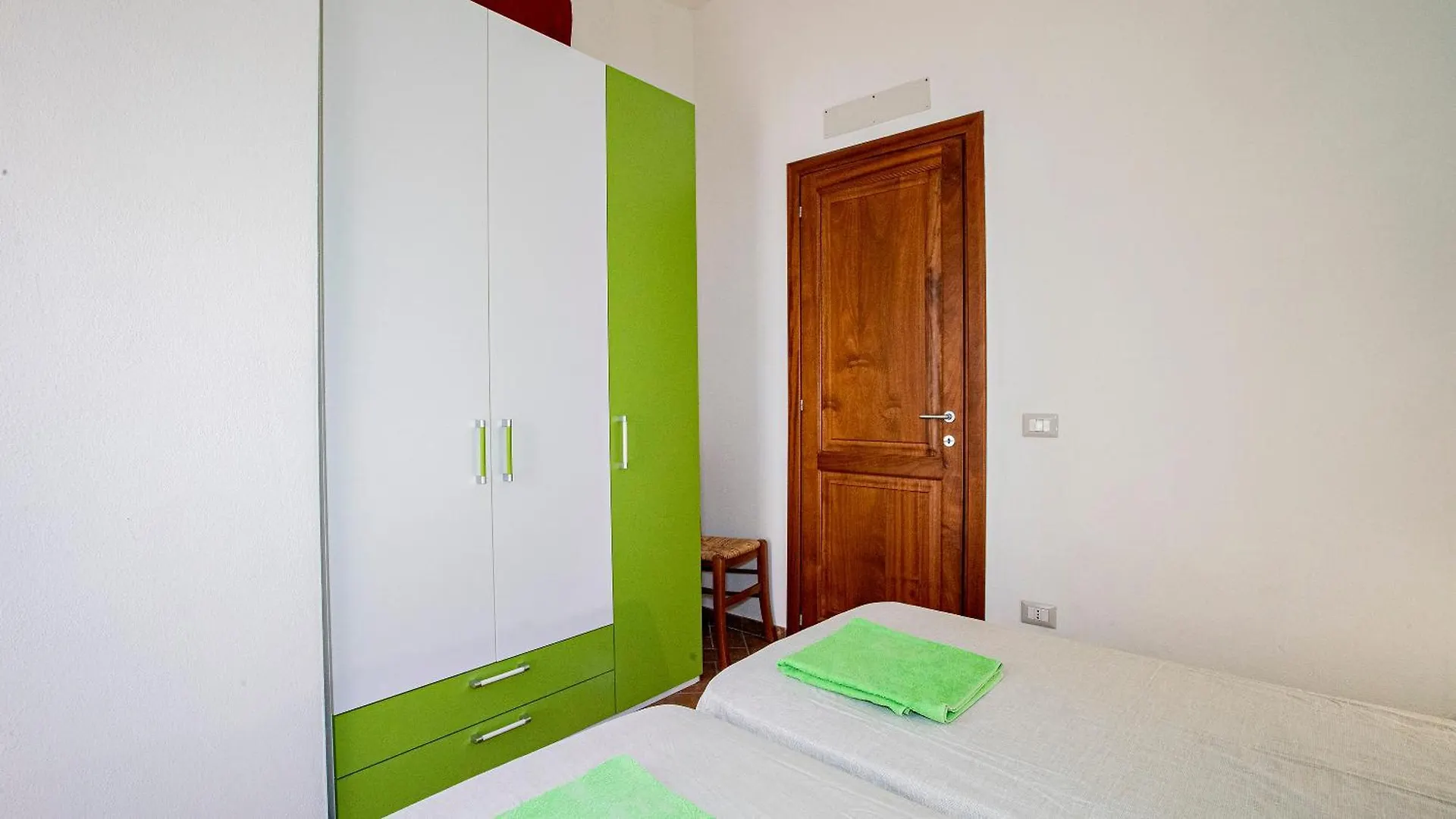 Uno Spazio Di Verde Incontaminato Con Piscina Costa Paradiso Feriehus